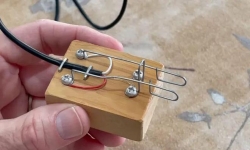 【火腿DIY】用回形针、木块和其他一些废料自制一个0成本的业余电台自动键