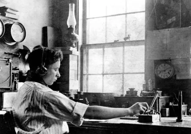 这么厉害的无线电技术究竟是谁发明的？